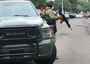 Dron lanza explosivo en comisaría de Uriangato: ataque genera alarma por su nivel militarAtaque