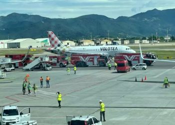 🛫 Escalofriante tragedia en pista: Hombre succionado por motor de avión en Bérgamo