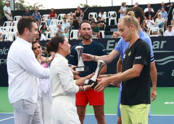 «Resalta Ana Paty Peralta turismo deportivo y diversificación de Cancún»