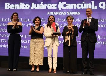 «Ana Paty Peralta recibe premio que coloca a Cancún como un ejemplo de gobierno local»