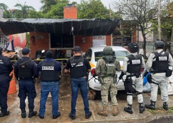 FGE asegura drogas y armas en cateos en Benito Juárez, Othón P. Blanco y Tulum