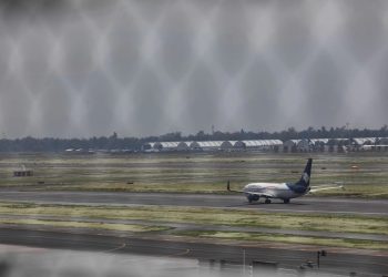 AICM emite alerta a pasajeros por mal tiempo en CDMX