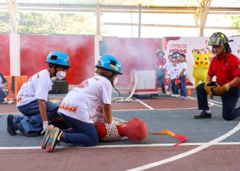 Ana Paty Peralta clausura el curso de verano “Mis Primeros pasos para ser un Héroe”