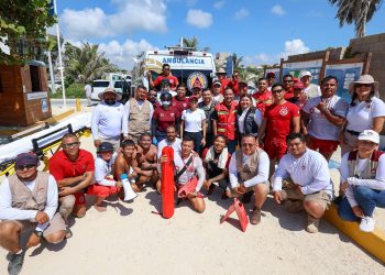 Ana Paty Peralta refuerza protocolos de salvamento en playas de Cancún