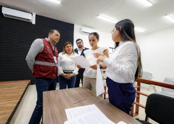 Ana Paty Peralta supervisa avances en sala de juicios orales en Cancún