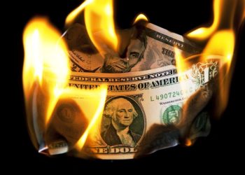 «El dólar bajo presión: Rusia señala que las sanciones, no los BRICS, son la verdadera amenaza»