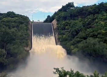 Autoridades en Zacatecas ordenan desfogue de presa por saturación