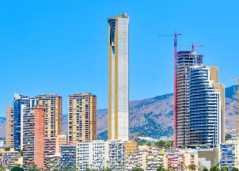 Benidorm: de pueblo pesquero a ciudad de rascacielos