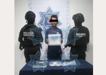 Cae en Cancún presunto narcomenudista con marihuana y cristal en plena vía pública