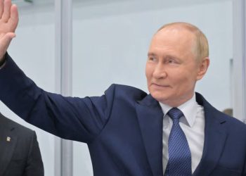 Deportación de afganos y cumbre Trump-Putin: dos crisis que ponen vidas y territorios en riesgo