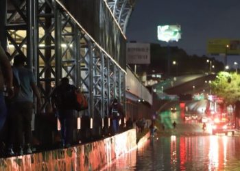 «Sheinbaum reconoce deficiencias en drenaje de CDMX tras intensas lluvias»