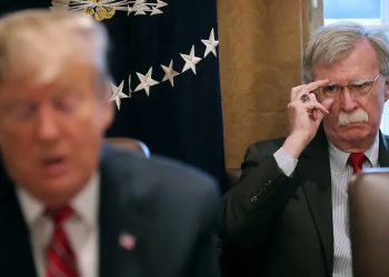 Gobierno de Trump bajo investigación del FBI y tensiones políticas