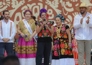 Guelaguetza en Cancun llena de alegría y tradición el Parque de las Palapas