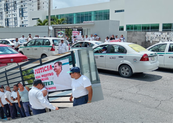 🚨VIDEO //Taxistas de Cancún exigen liberación de Maffer frente a los juzgados