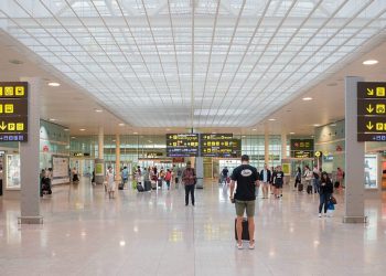Interviene la Policía tras abandono de un menor en el aeropuerto de Barcelona