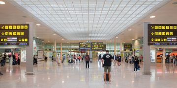 Interviene la Policía tras abandono de un menor en el aeropuerto de Barcelona
