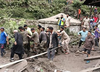 Inundaciones en India dejan 60 muertos y más de 150 heridos en Chositi