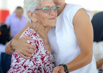 La presidenta municipal agradeció a los pensionados y jubilados por su labor en la construcción de Cancún