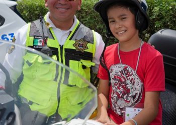 Niñas y niños participan en “Verano Seguro Policía 2025” en Cancún 2