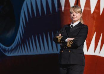 Primera mujer al mando de rompehielos nuclear en Rusia