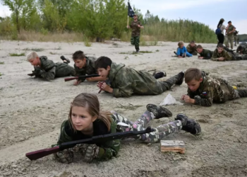 Rusia recurre a campamentos militares para instruir a sus niños ¿educación o adoctrinamiento