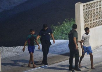 Un centenar de migrantes intenta cruzar a nado a Ceuta en una noche de fuerte presión migratoria en la frontera sur