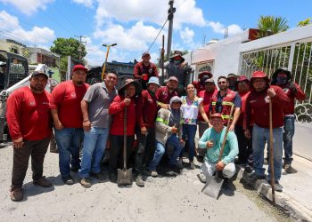 Supervisa Ana Paty Peralta trabajos de bacheo en Cancún