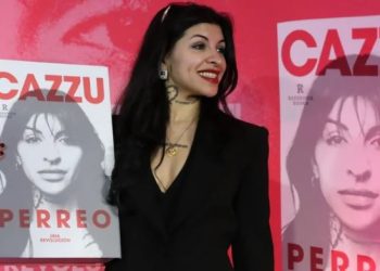 🌟 Cazzu rompe el silencio: “Después de todo lo que viví, escribí un libro y canciones”