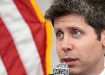 Elon Musk amenaza a Apple y llama mentiroso al jefe de OpenAI en una disputa que se intensifica