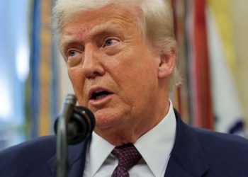 Trump amenaza con aranceles del 100% a los semiconductores para impulsar la producción en EE.UU.