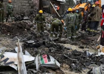 Seis muertos tras accidente de avioneta médica en Nairobi y choque fatal de tren y autobús en Kenia