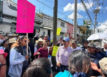 Chalco: vecinos bloquean carretera México-Cuautla por obras pendientes