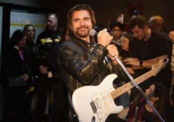 🚇 Juanes sorprende en Buenos Aires con mini‑show gratuito en el subte de Buenos Aires y se volvió viral: “¡Siempre es mágico estar aquí!”
