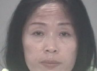 Mujer arroja ácido a su esposo dormido y lo mata en Florida: una tragedia de violencia doméstica