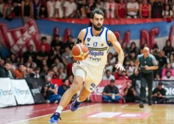 Sebastián Vega: el basquetbolista que rompió prejuicios y celebró con la bandera arcoíris