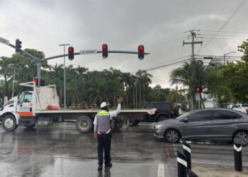 Operativo Vial por Lluvias Mantiene el Flujo Seguro en las Avenidas de Cancún