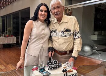 Talento vocal de América Guinart se luce en celebración familiar