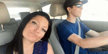 La familia del presunto asesino de Charlie Kirk ayuda en su captura