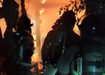 Bomberos de Cancún Sofocan Fuego en Carpintería de la SM 75