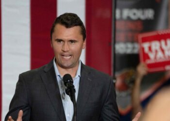 VIDEO «Disparan al activista Charlie Kirk durante acto en universidad de Utah»