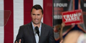 VIDEO «Disparan al activista Charlie Kirk durante acto en universidad de Utah»