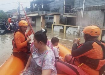 «Inundaciones y deslizamientos dejan decenas de muertos y desaparecidos en Indonesia»