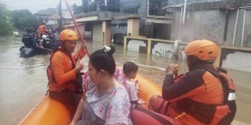 «Inundaciones y deslizamientos dejan decenas de muertos y desaparecidos en Indonesia»