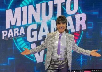 «Adrián Uribe sorprende con divertido error en su regreso a Televisa»