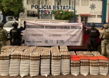 «Aseguran camioneta con logos clonados de CFE cargada con 300 kilos de metanfetamina en Sinaloa»