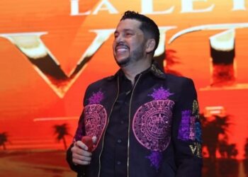 «Luis Ángel «El Flaco» lamenta muerte de fan y se viste de luto»