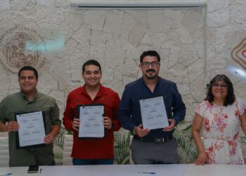 El DIF y la Universidad Aztlán Impulsan un Convenio de Colaboración para Playa del Carmen