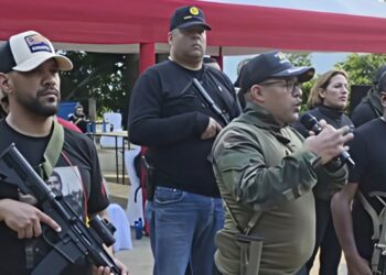 El Grupo que Controla 150 Edificios en Caracas con Armas de Guerra