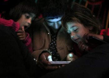 «El debate en Francia: La prohibición de redes sociales para menores»