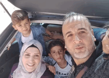 Refaat Alathamna: La lucha desesperada de un médico boliviano por salvar a sus hijos del infierno de Gaza